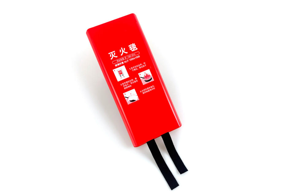 Rigid-box fire blanket — product packaging reference