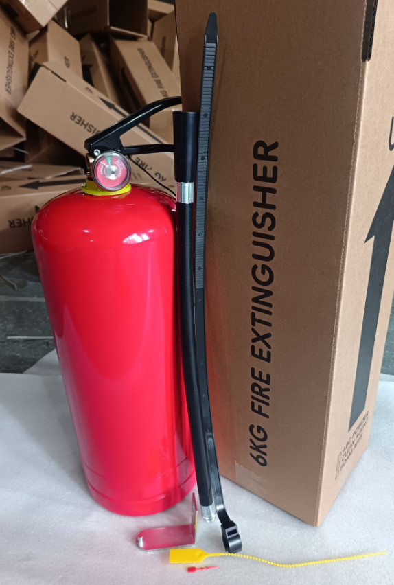 6 kg dry powder complete uncharged set — actual product reference, with hose and bracket supplied separately in the set.
