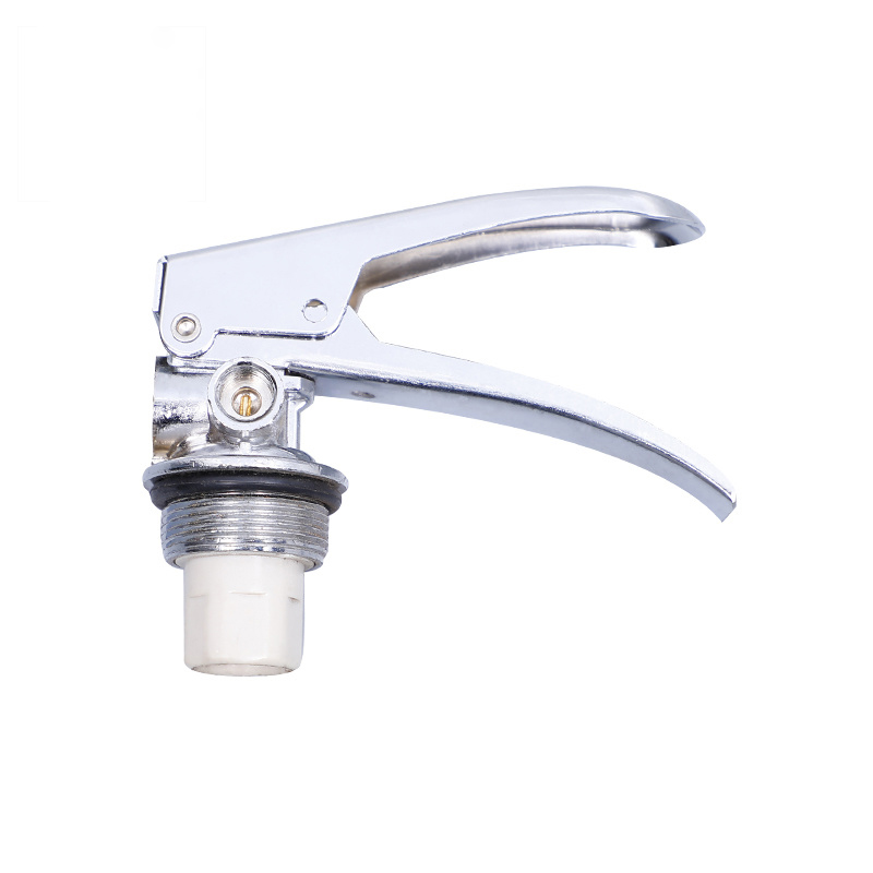 Water-based extinguisher valve — connection matched to the cylinder